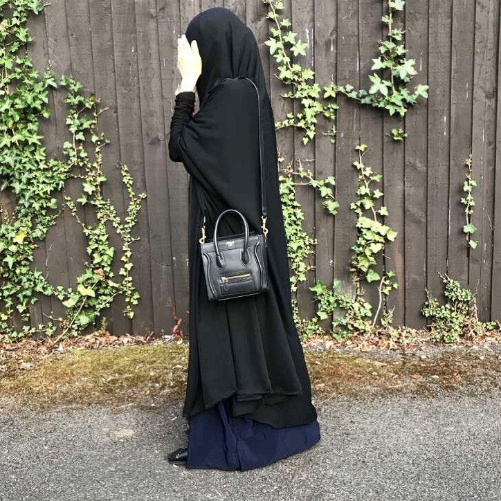 LA CAPE NOIR DELUXE BY MADINA